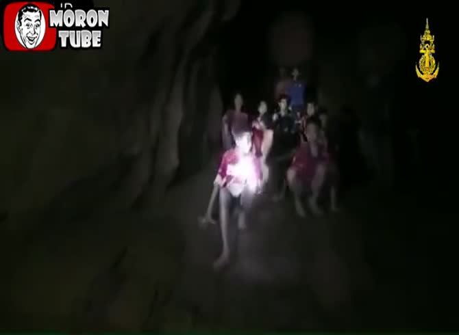 Video :Thailand - 12 kids and their coach are discovered alive after nine days in a flooded cave